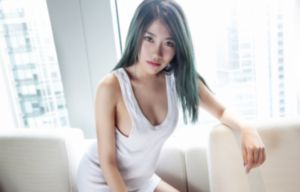 美女脱得一光二净的全身视频